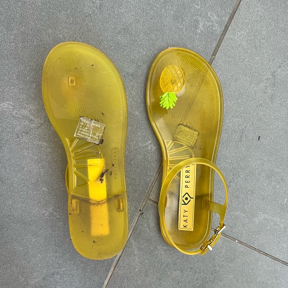 Katy Perry Geli Sandals! PINEAPPLES! Size 8! Fruit salad for your feet! - Picture 3 of 3
